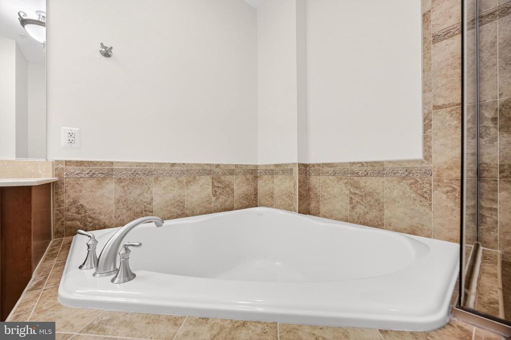 Image 34 of property listing at 1915 TOWNE CENTRE BLVD #1014, Annapolis, MD 21401