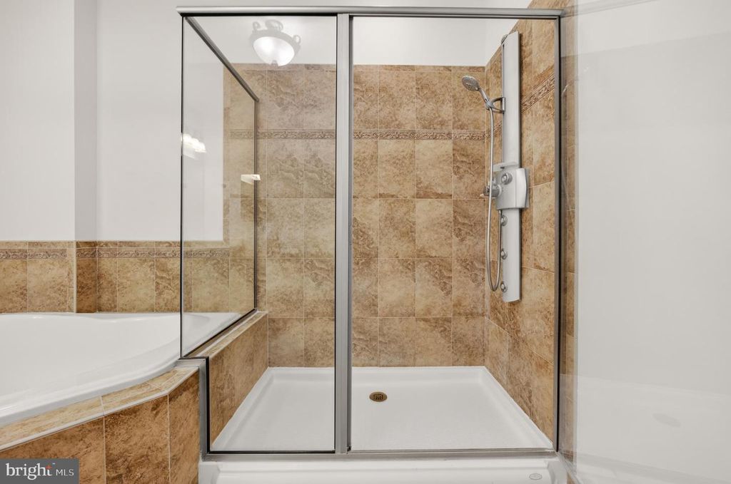 Image 35 of property listing at 1915 TOWNE CENTRE BLVD #1014, Annapolis, MD 21401