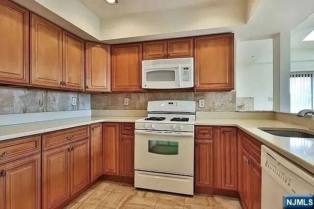 833 TOPSAIL Lane, Secaucus, NJ 07094