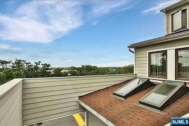 833 TOPSAIL Lane, Secaucus, NJ 07094