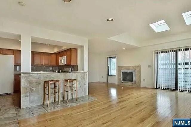833 TOPSAIL Lane, Secaucus, NJ 07094