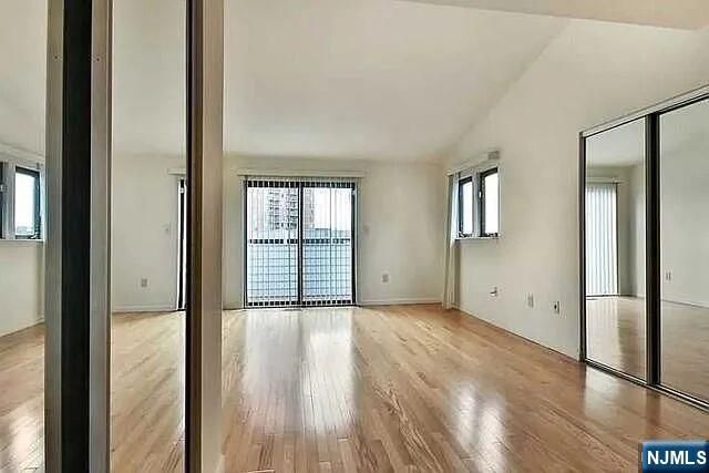 833 TOPSAIL Lane, Secaucus, NJ 07094