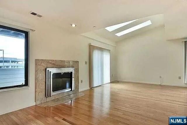 833 TOPSAIL Lane, Secaucus, NJ 07094