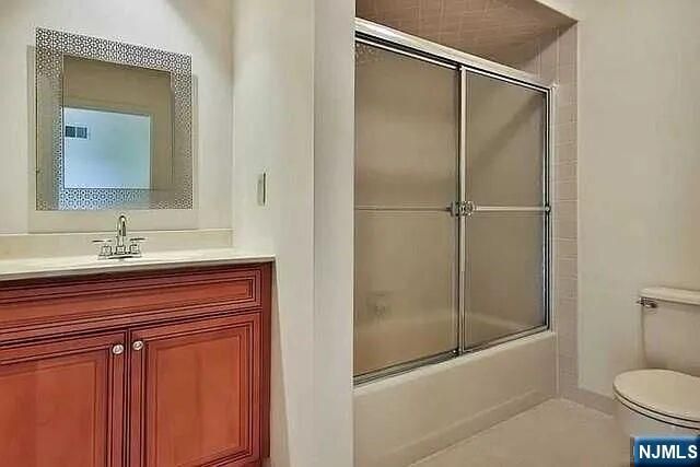 833 TOPSAIL Lane, Secaucus, NJ 07094