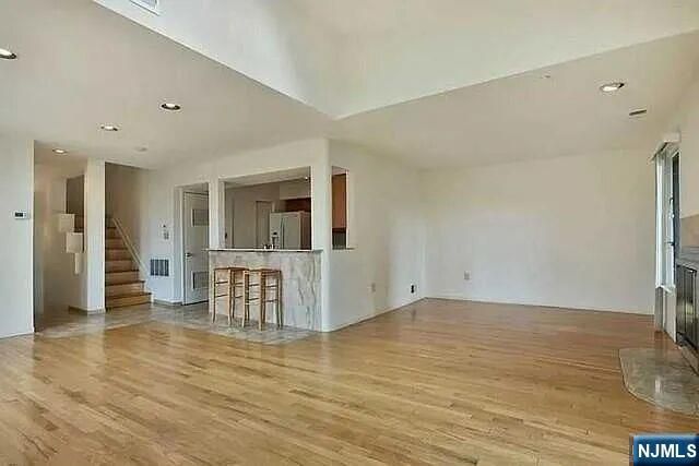 833 TOPSAIL Lane, Secaucus, NJ 07094