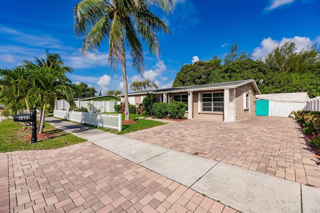 4241 NE 1st Terrace, Pompano Beach, FL 33064