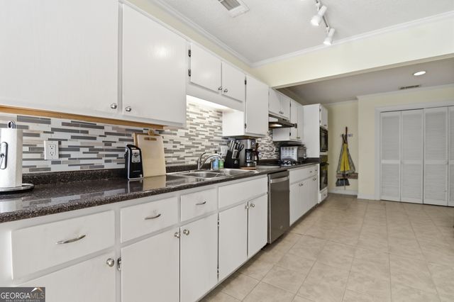 2 Landon Lane, Savannah, GA 31410