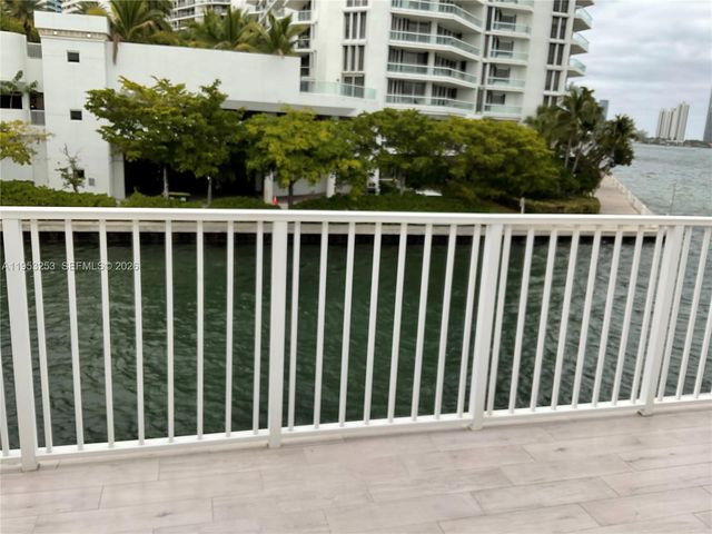 3745 NE 171st St 32, North Miami Beach, FL 33160