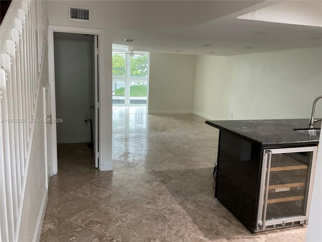 3745 NE 171st St 32, North Miami Beach, FL 33160