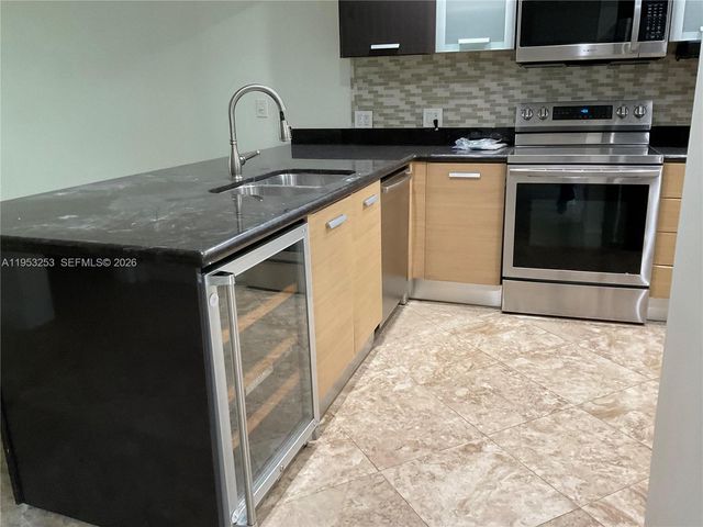 3745 NE 171st St 32, North Miami Beach, FL 33160