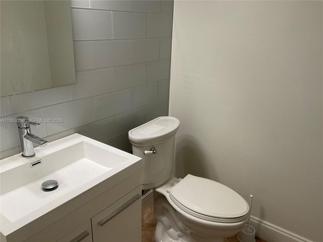 3745 NE 171st St 32, North Miami Beach, FL 33160