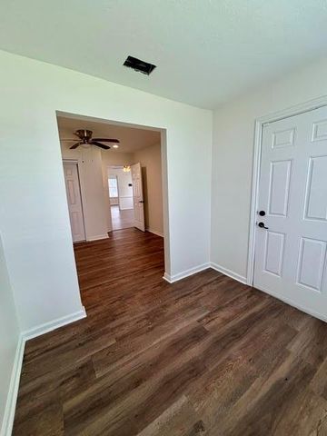 511 N 3rd Street, Conroe, TX 77301