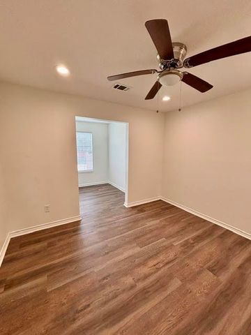 511 N 3rd Street, Conroe, TX 77301