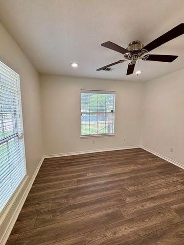 511 N 3rd Street, Conroe, TX 77301