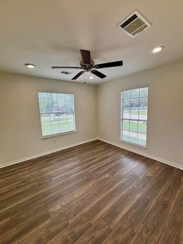 511 N 3rd Street, Conroe, TX 77301