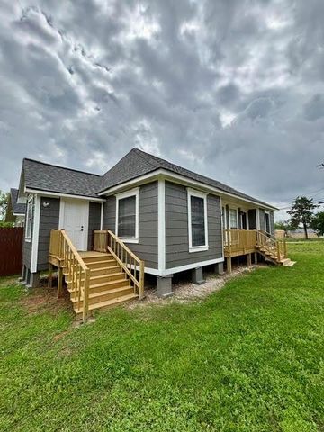 511 N 3rd Street, Conroe, TX 77301