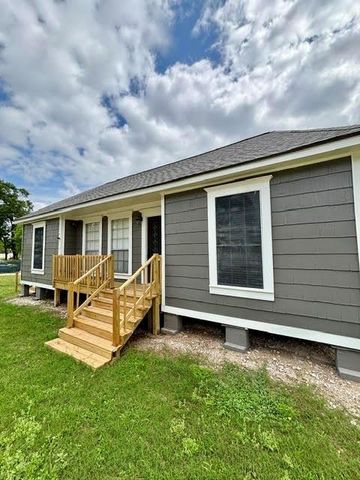 511 N 3rd Street, Conroe, TX 77301