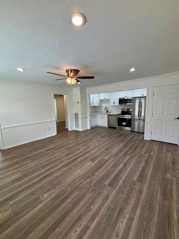 511 N 3rd Street, Conroe, TX 77301
