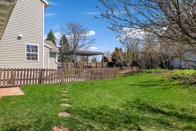 2115 Mount Vernon DRIVE, Waukesha, WI 53186