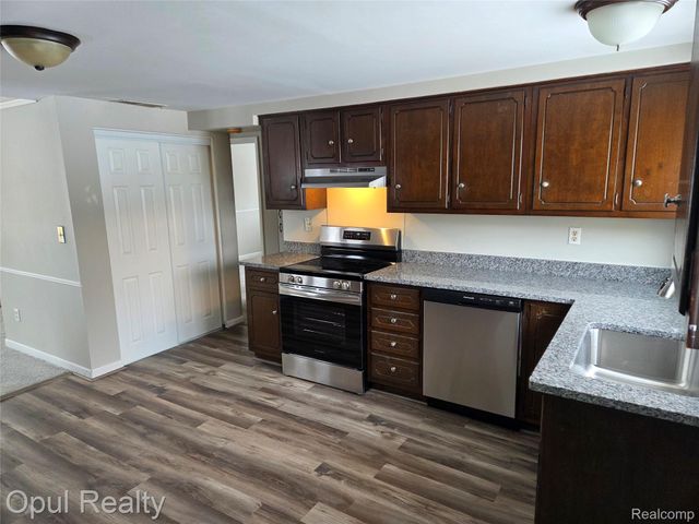 164 Spring Park, Walled Lake, MI 48390