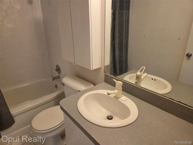 164 Spring Park, Walled Lake, MI 48390