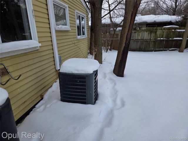 164 Spring Park, Walled Lake, MI 48390