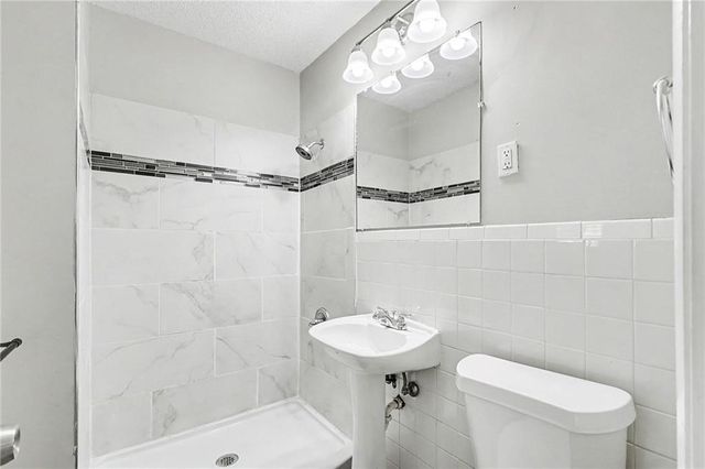 9318 Palmer Avenue, Kansas City, MO 64138