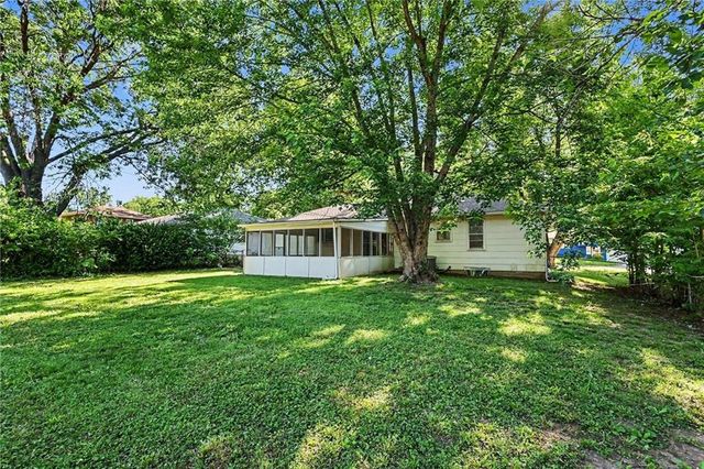 9318 Palmer Avenue, Kansas City, MO 64138