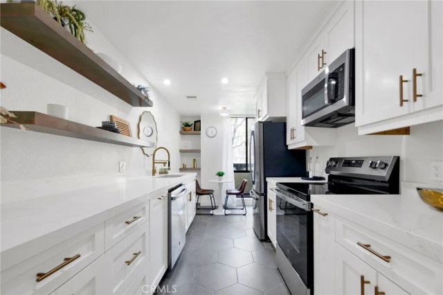 4040 Via Marisol 121, Los Angeles, CA 90042