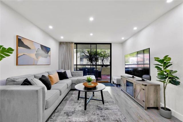 4040 Via Marisol 121, Los Angeles, CA 90042