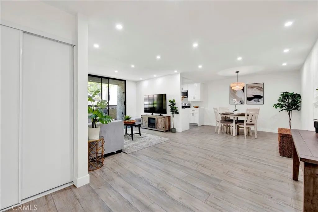 4040 Via Marisol 121, Los Angeles, CA 90042