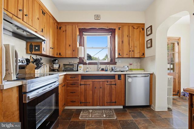 1204 QUEEN ST, Pottstown, PA 19464