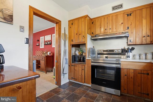 1204 QUEEN ST, Pottstown, PA 19464
