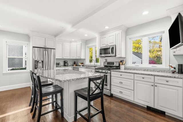 39 Park St, Milton, MA 02186