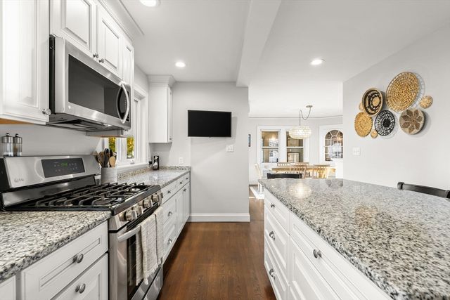 39 Park St, Milton, MA 02186