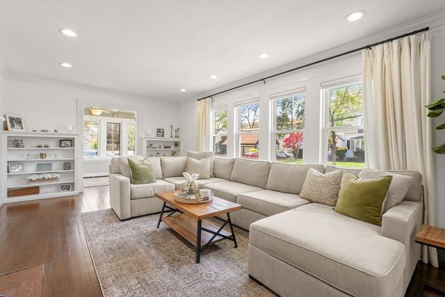 39 Park St, Milton, MA 02186