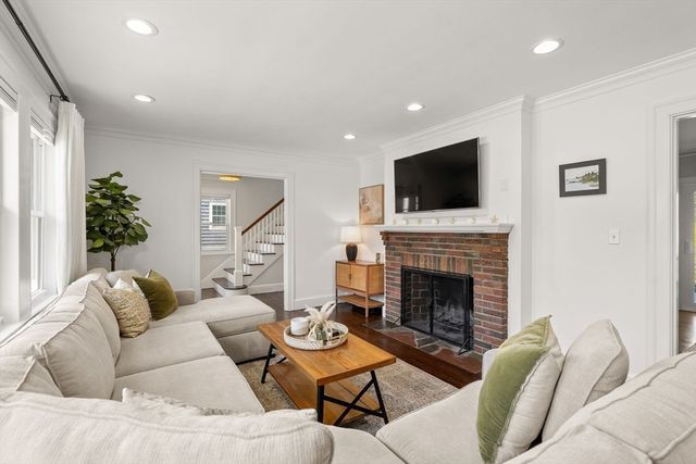 39 Park St, Milton, MA 02186