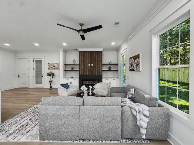 196 Challedon Drive, Summerville, SC 29485