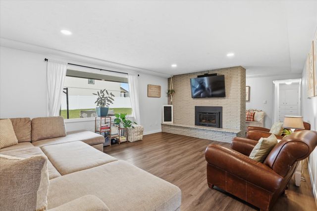 1007 E Farwell Rd, Spokane, WA 99208