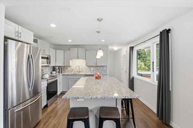 1007 E Farwell Rd, Spokane, WA 99208