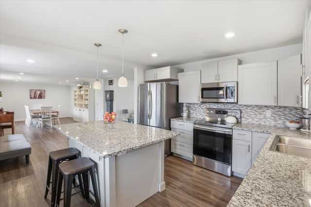 1007 E Farwell Rd, Spokane, WA 99208