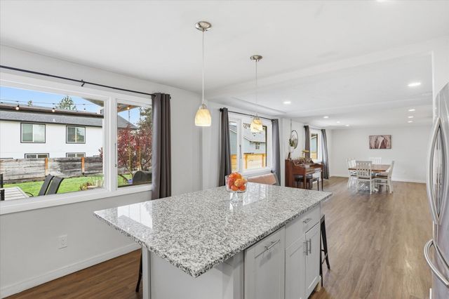 1007 E Farwell Rd, Spokane, WA 99208