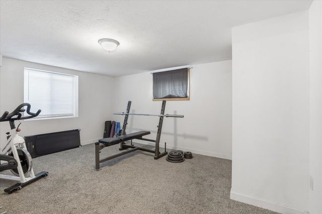 1007 E Farwell Rd, Spokane, WA 99208