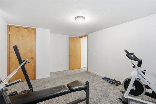 1007 E Farwell Rd, Spokane, WA 99208