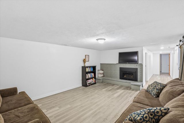 1007 E Farwell Rd, Spokane, WA 99208