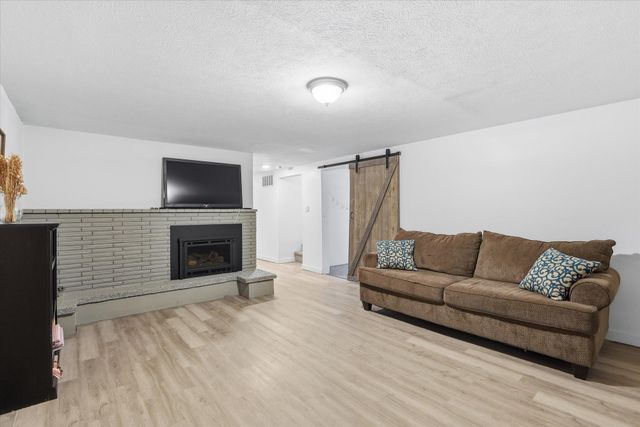 1007 E Farwell Rd, Spokane, WA 99208