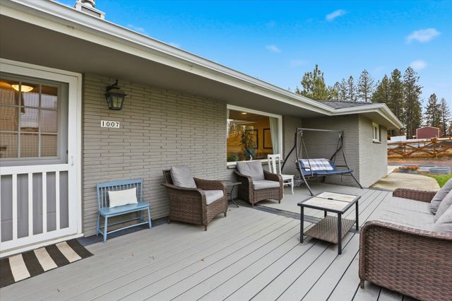 1007 E Farwell Rd, Spokane, WA 99208