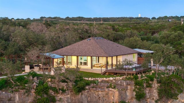 1104 Cliffview DR, Spicewood, TX 78669