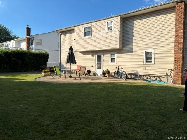 830 N Broome Avenue, Lindenhurst, NY 11757