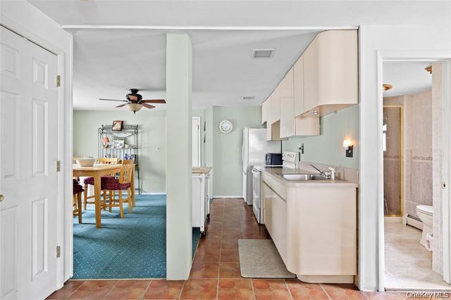 830 N Broome Avenue, Lindenhurst, NY 11757